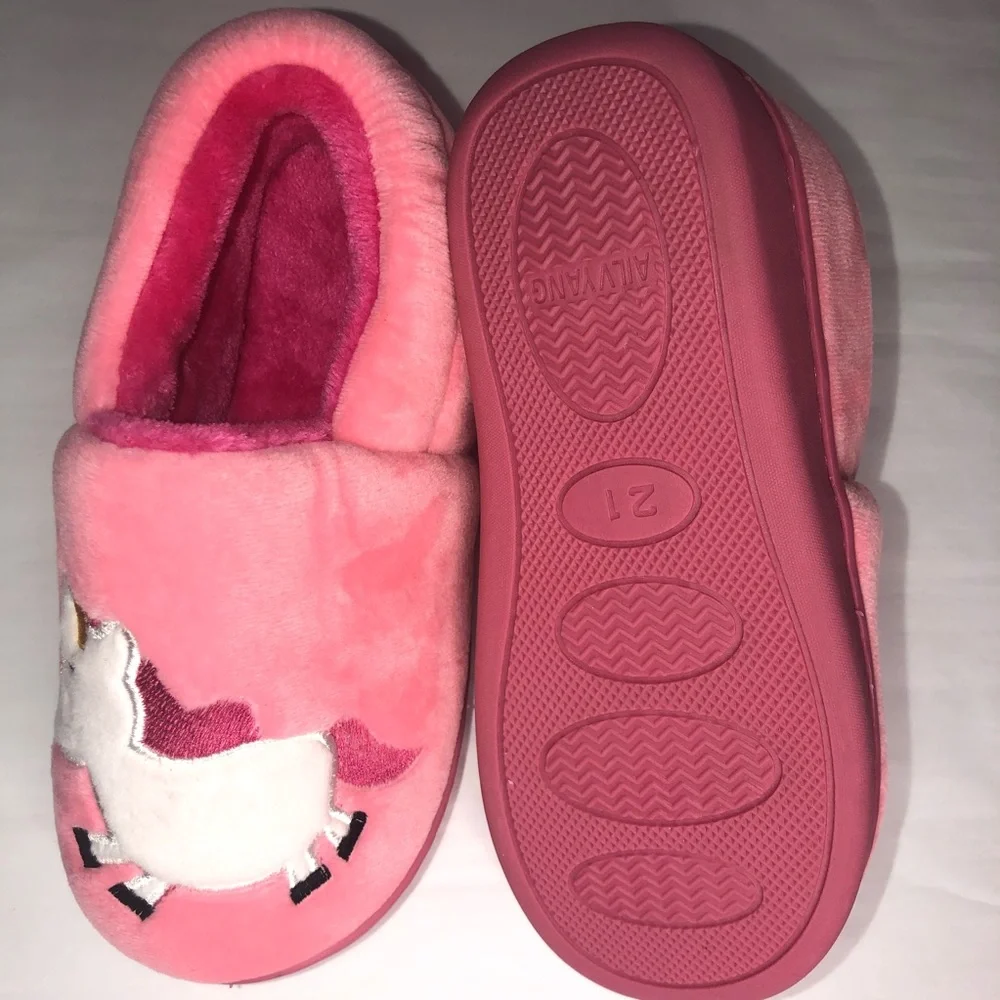 NWOT Girls Pink Slippers Euro Size 21/ US Size‎ 5.5
